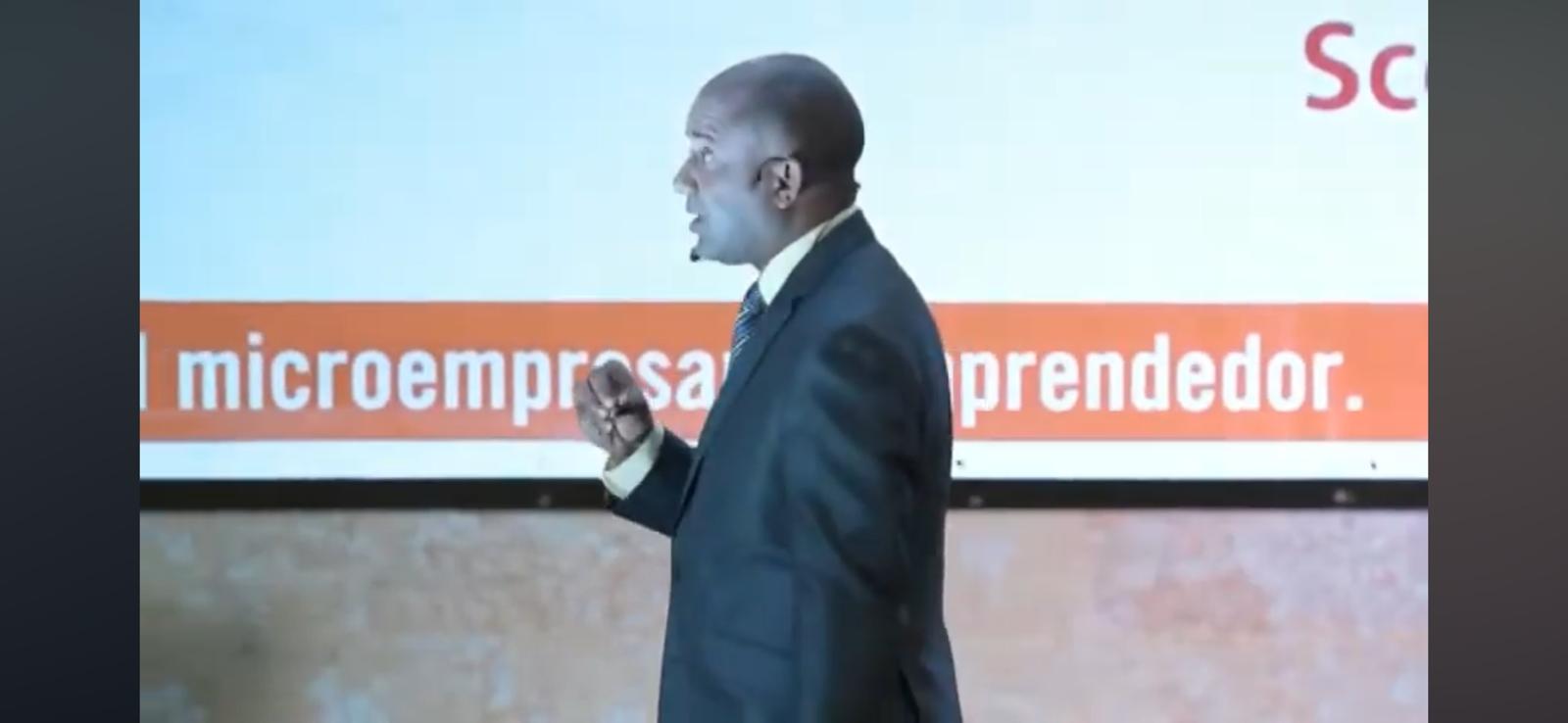 Victor Familia en conferencia